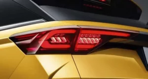 مصابيح بيستون T77 2022 الخلفية