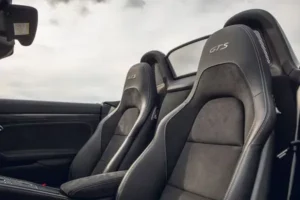 مقاعد بورش 718 2022