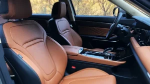 مقاعد بيستون T99 2022 الأمامية