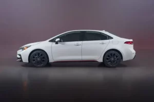 جانب تويوتا كورولا هايبرد 2023