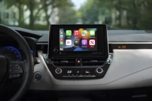 شاشة تويوتا كورولا هايبرد 2023