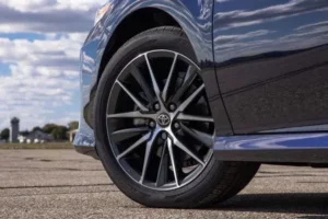 عجلة تويوتا كامري هايبرد 2023