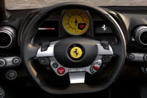 عجلة قيادة فيراري 812 GTS 2022