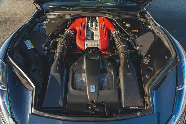 محرك فيراري 812 GTS 2022