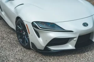 مصابيح تويوتا سوبرا 2023 الأمامية