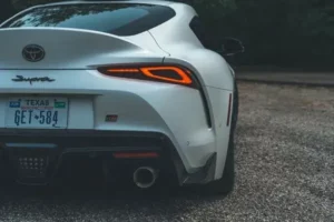 مصابيح تويوتا سوبرا 2023 الخلفية