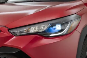 مصابيح تويوتا كورولا كروس 2023 الأمامية