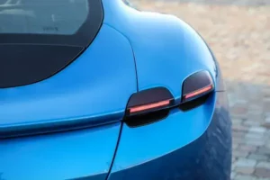 مصابيح فيراري روما 2022 الخلفية