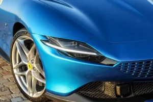 مصابيح فيراري روما 2022 الأمامية