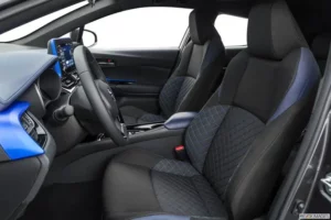 مقاعد تويوتا C-HR 2023 الأمامية