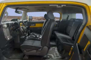 مقاعد تويوتا FJ كروزر 2023