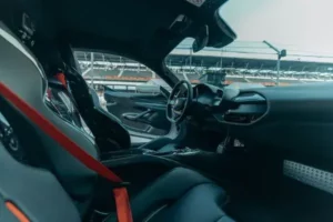 مقاعد فيراري SF90 سترادالي 2022