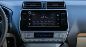 شاشة تويوتا لاند كروزر برادو 2023