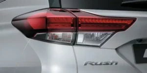 مصابيح تويوتا راش 2023 الخلفية