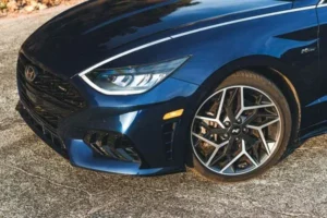 مصابيح هيونداي سوناتا 2023 الأمامية