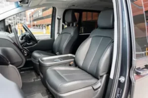 مقاعد هيونداي ستاريا 2023 الأمامية