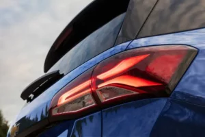 مصابيح شيفروليه ايكونس 2023 الخلفية