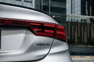 مصابيح كيا سيراتو 2023 الخلفية