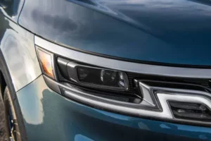 مصابيح كيا كرنفال 2023 الأمامية