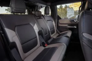 مقاعد فورد برونكو 2023 الأمامية