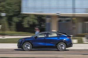 جانب نيسان أريا 2023