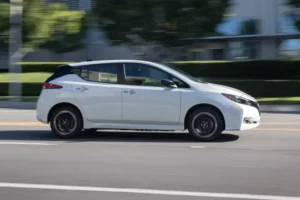 جانب نيسان ليف 2023