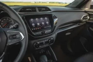 شاشة شيفروليه تريل بليزر 2023