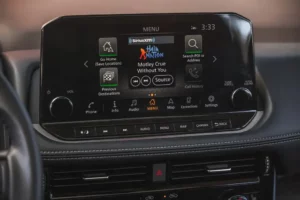 شاشة نيسان روج 2023