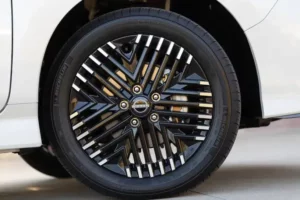 عجلة نيسان ليف 2023