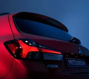 مصابيح ميتسوبيشي ASX 2023 الخلفية
