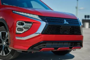 مصابيح ميتسوبيشي اكليبس كروس 2023 الأمامية