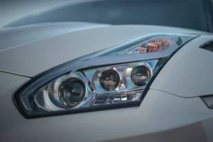 مصابيح نيسان GT-R 2023 الأمامية