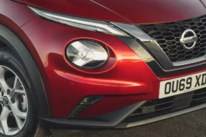 مصابيح نيسان جوك 2023 الأمامية