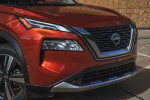 مصابيح نيسان روج 2023 الأمامية