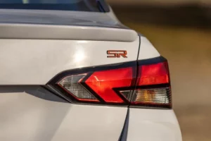 مصابيح نيسان صني 2023 الخلفية