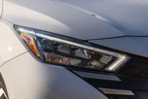 مصابيح نيسان صني 2023 الأمامية