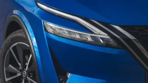 مصابيح نيسان قشقاي 2023 الأمامية