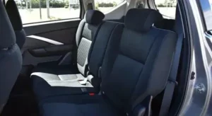 مقاعد ميتسوبيشي اكسباندر 2023 الخلفية