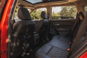 مقاعد نيسان روج 2023 الخلفية