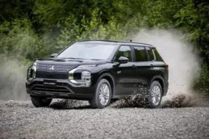 ميتسوبيشي أوتلاندر 2023