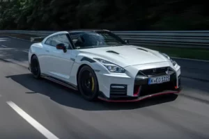 نيسان GT-R 2023