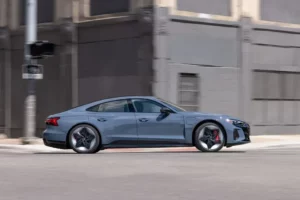 جانب أودي E ترون جي تي 2023