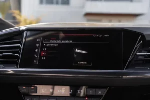 شاشة أودي Q4 E ترون 2023