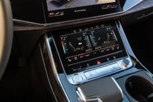 شاشة أودي Q7 2023