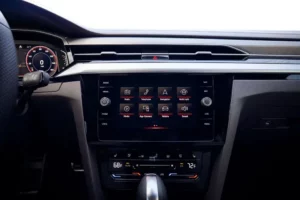 شاشة فولكس فاجن أرتيون 2023