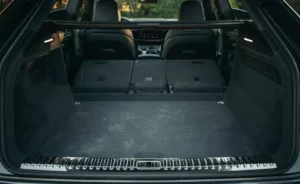 صندوق تحميل أودي Q8 2023 مع طي المقاعد الخلفية