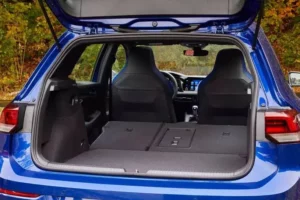 صندوق فولكس فاجن جولف R 2023 مع طى المقاعد