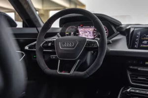 عجلة قيادة أودي E ترون جي تي 2023