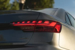 مصابيح أودي A4 2023 الخلفية