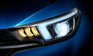 مصابيح شيري أريزو 6 2023 الأمامية